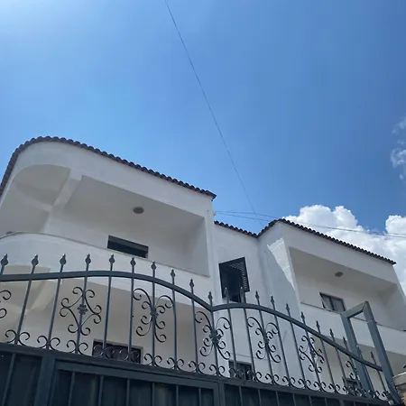 Quiet One Bedroom Apartament- Dajti View شقة *
