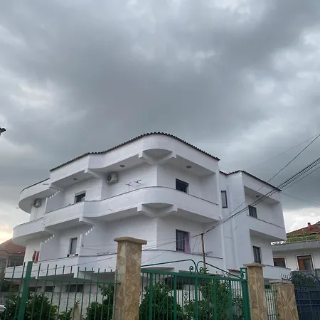 Quiet One Bedroom Apartament- Dajti View شقة